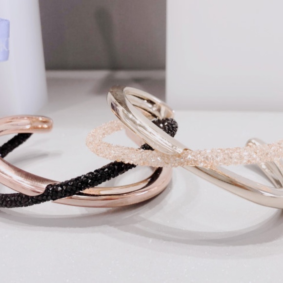 CRYSTALDUST CROSS CUFF BLACK / GOLD - Picture 5 of 5